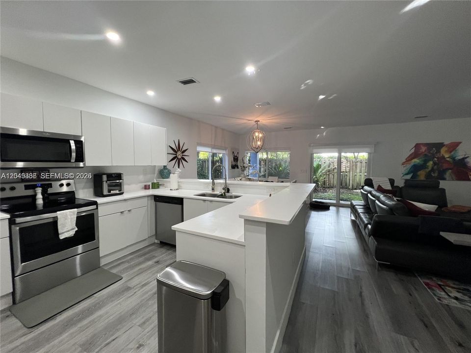 For Rent: $4,150 (3 beds, 3 baths, 1970 Square Feet)