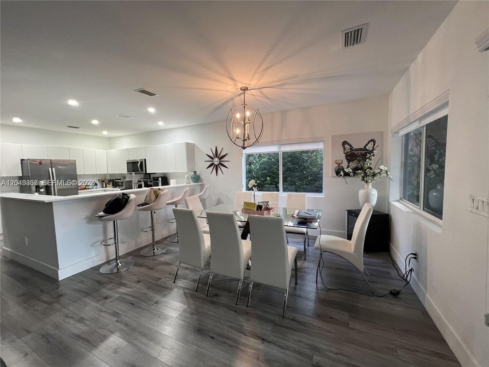 For Rent: $4,150 (3 beds, 3 baths, 1970 Square Feet)