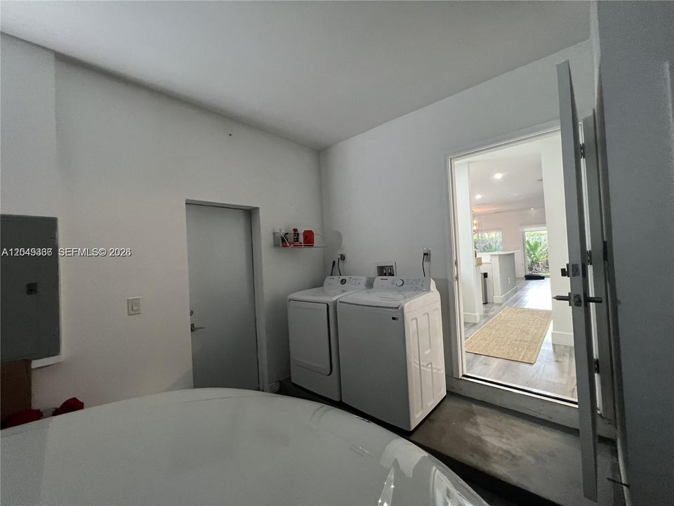 For Rent: $4,150 (3 beds, 3 baths, 1970 Square Feet)