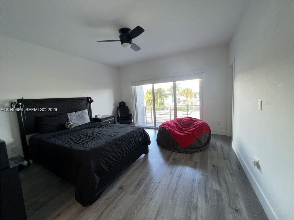 For Rent: $4,150 (3 beds, 3 baths, 1970 Square Feet)