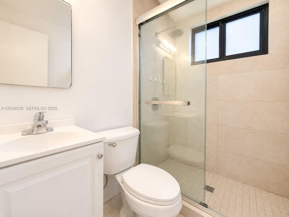 For Rent: $1,800 (1 beds, 1 baths, 2074 Square Feet)