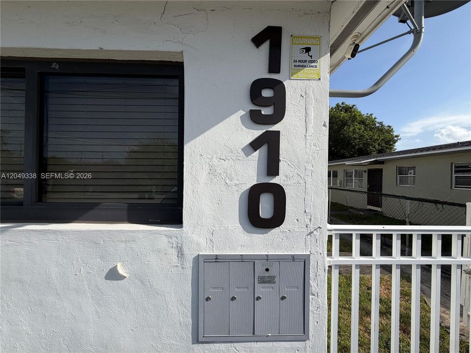 For Rent: $1,800 (1 beds, 1 baths, 2074 Square Feet)