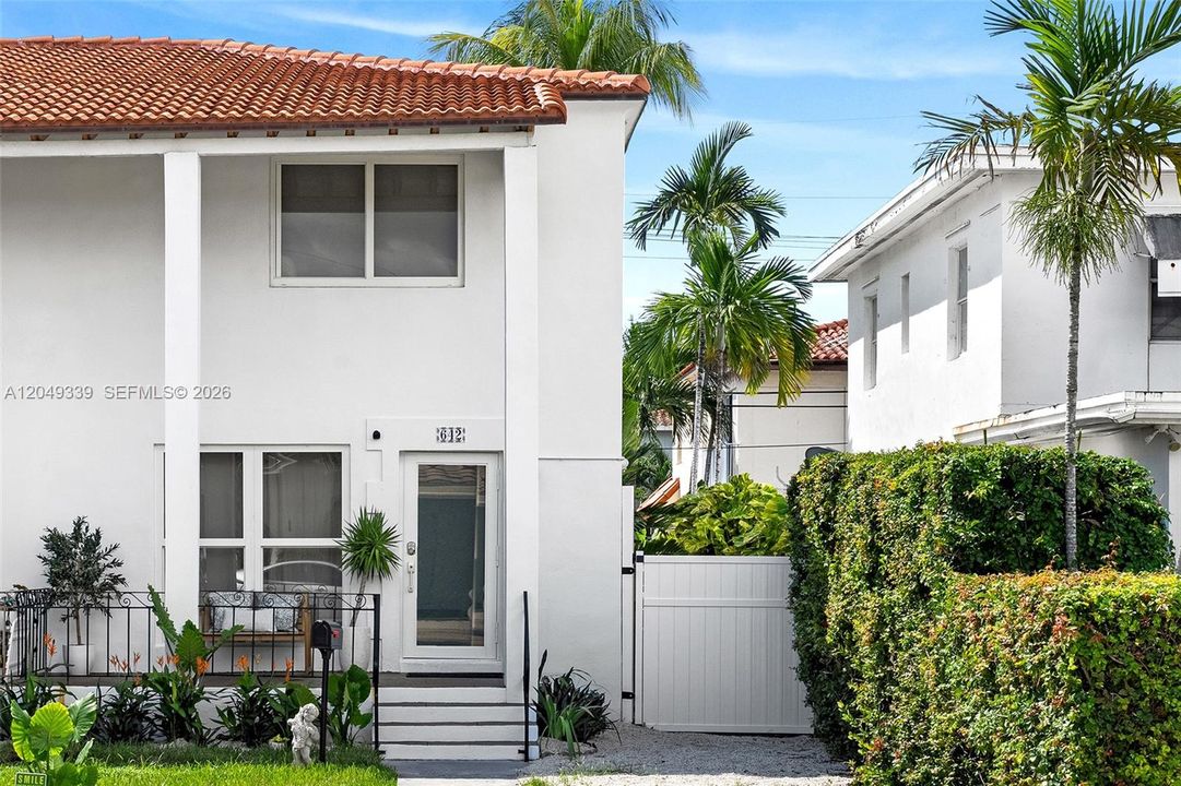 For Sale: $740,000 (2 beds, 1 baths, 1080 Square Feet)