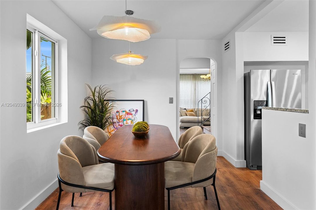 For Sale: $740,000 (2 beds, 1 baths, 1080 Square Feet)
