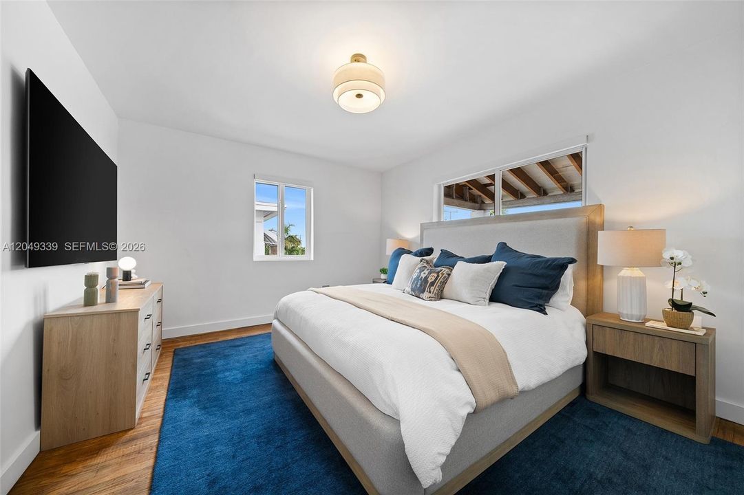 For Sale: $740,000 (2 beds, 1 baths, 1080 Square Feet)