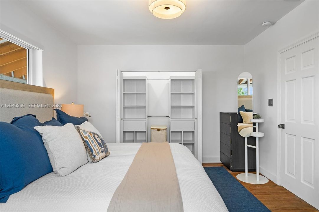 For Sale: $740,000 (2 beds, 1 baths, 1080 Square Feet)