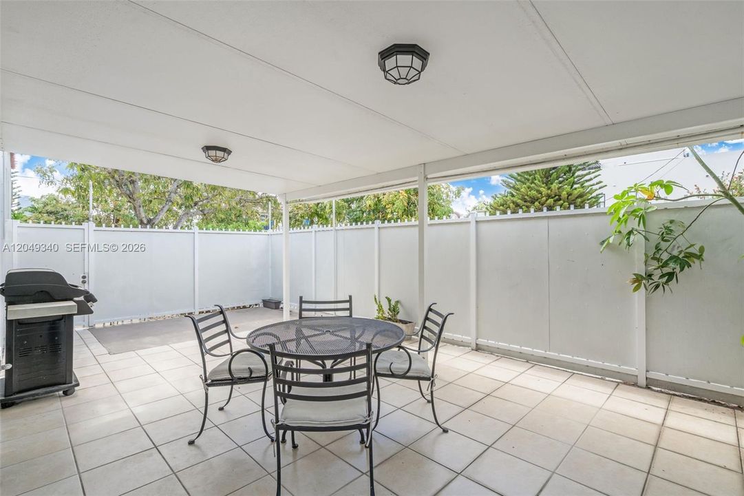 For Sale: $749,000 (3 beds, 2 baths, 1716 Square Feet)