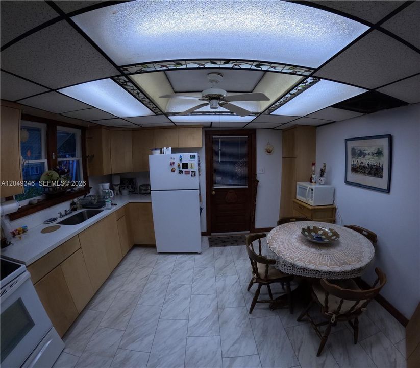 На продажу: $190,000 (3 спален, 2 ванн, 755 Квадратных фут)
