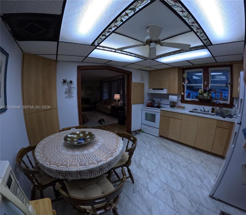 На продажу: $190,000 (3 спален, 2 ванн, 755 Квадратных фут)