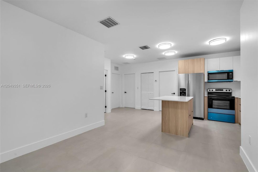 For Rent: $3,200 (3 beds, 2 baths, 1150 Square Feet)