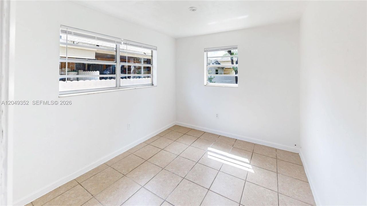 For Sale: $399,999 (2 beds, 1 baths, 851 Square Feet)