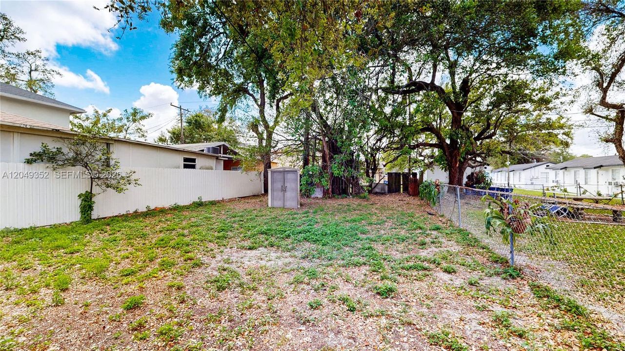 For Sale: $399,999 (2 beds, 1 baths, 851 Square Feet)