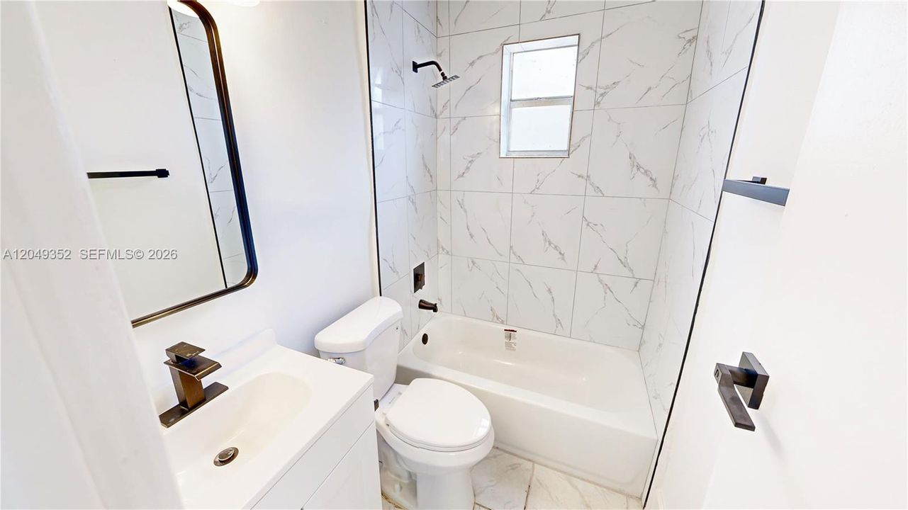 For Sale: $399,999 (2 beds, 1 baths, 851 Square Feet)