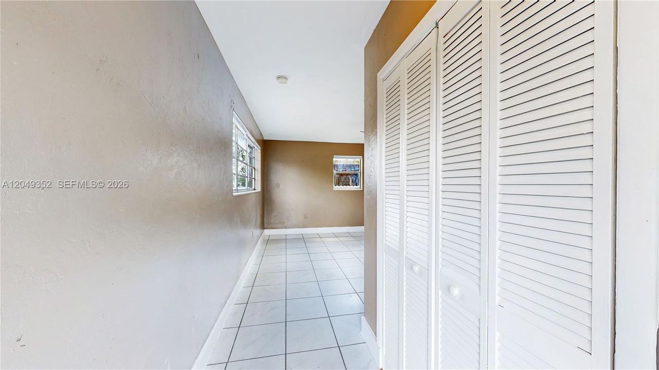 For Sale: $399,999 (2 beds, 1 baths, 851 Square Feet)