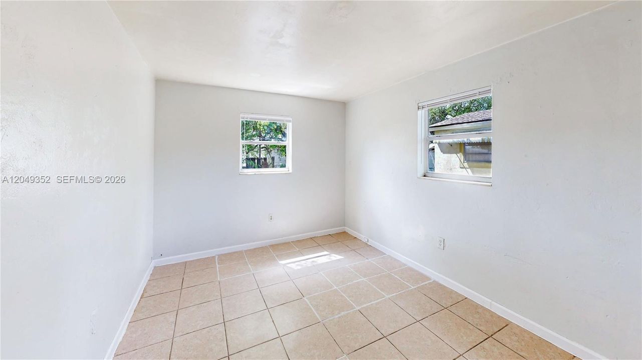 For Sale: $399,999 (2 beds, 1 baths, 851 Square Feet)