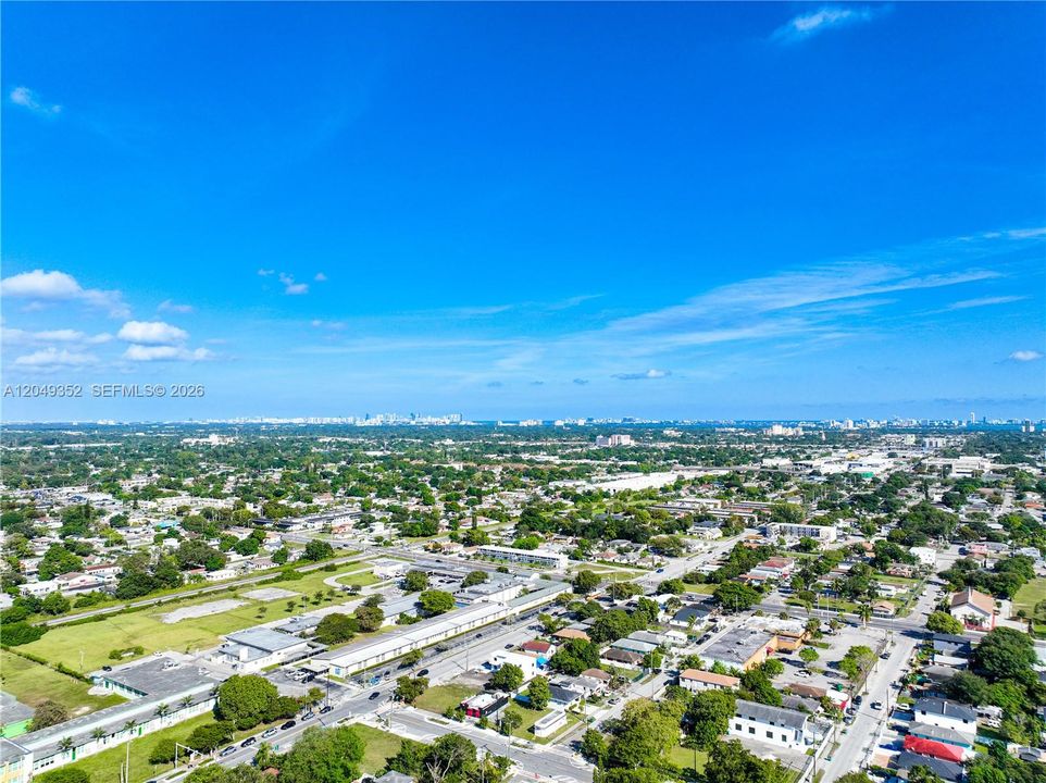 For Sale: $399,999 (2 beds, 1 baths, 851 Square Feet)