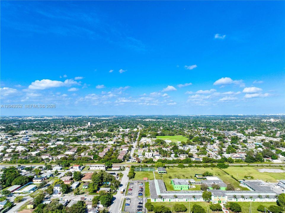 For Sale: $399,999 (2 beds, 1 baths, 851 Square Feet)
