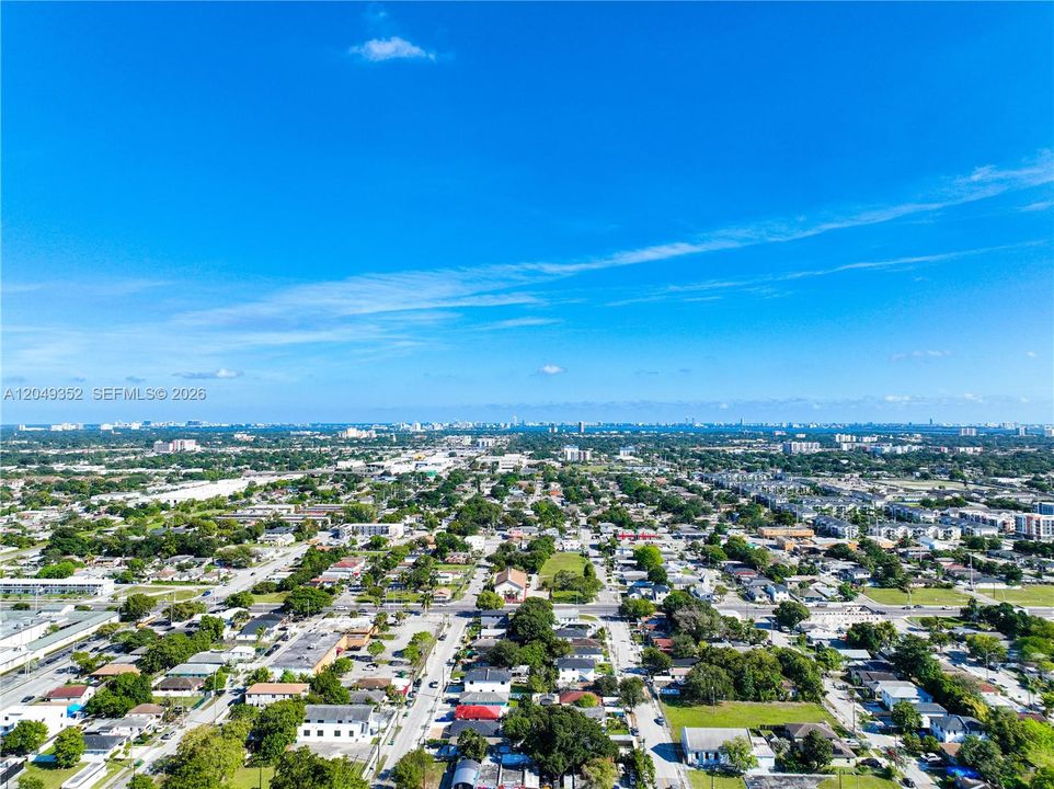 For Sale: $399,999 (2 beds, 1 baths, 851 Square Feet)