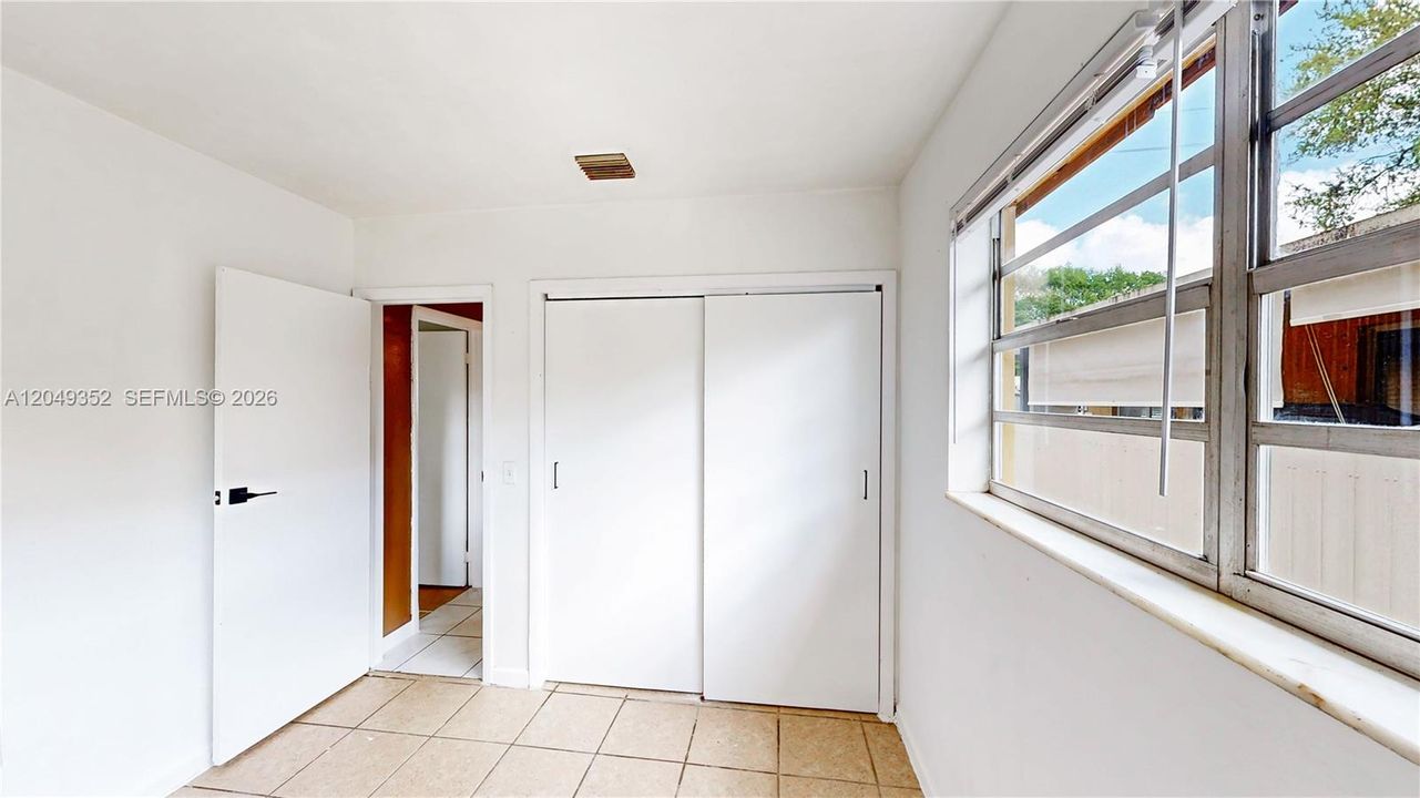For Sale: $399,999 (2 beds, 1 baths, 851 Square Feet)