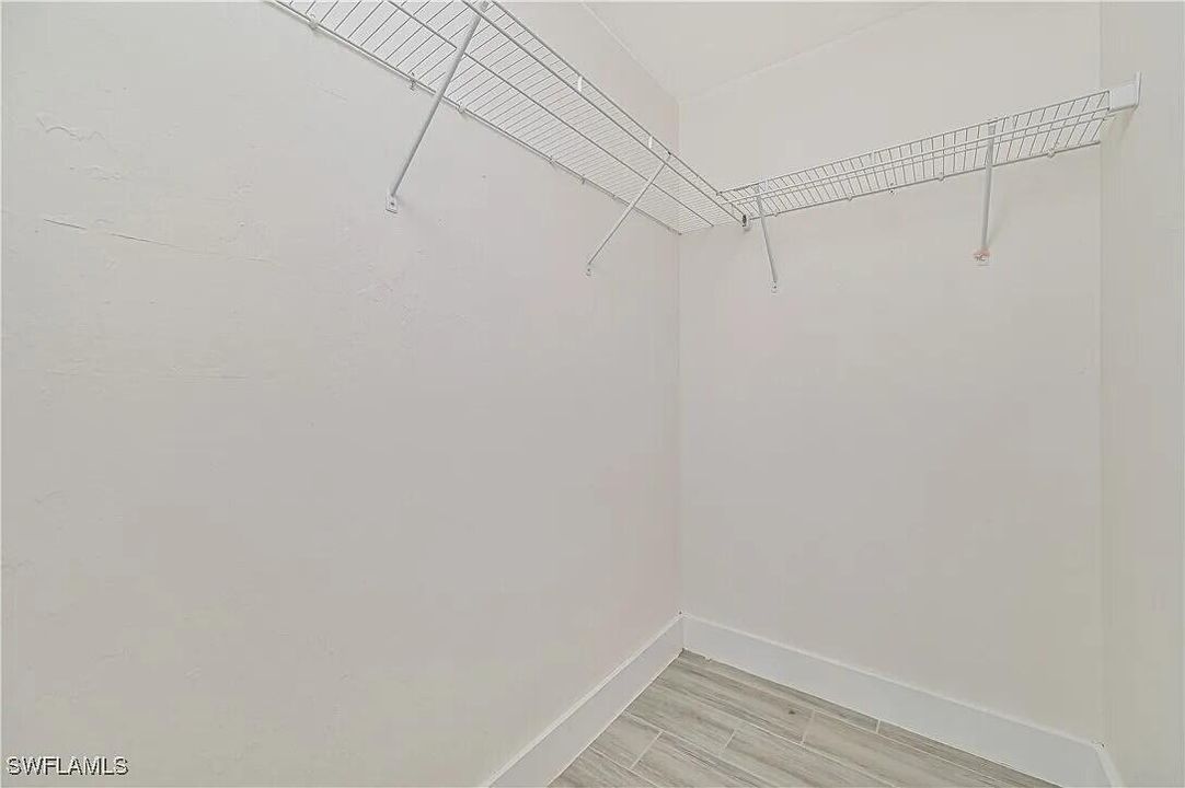Walking Closet