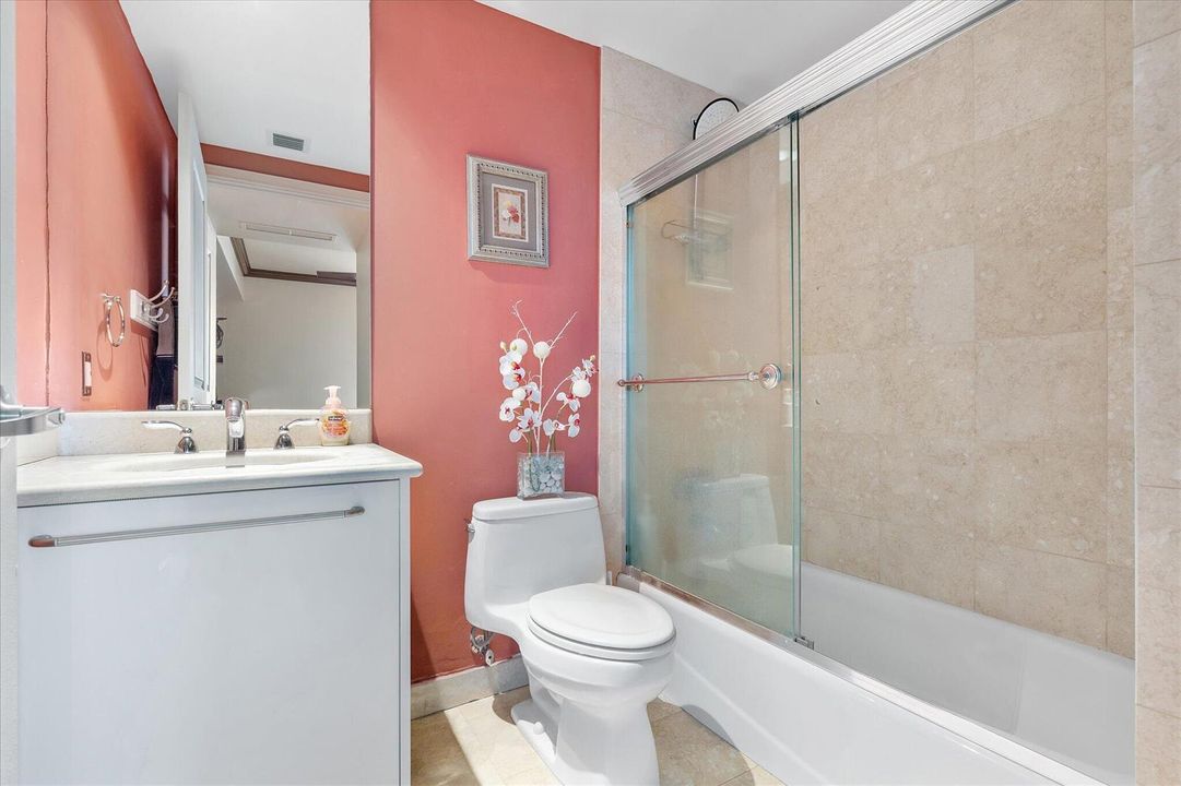 37-3101 S Ocean Dr apt 2707 missing room