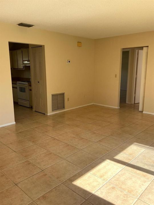 1537 ARENSON CENTER ROOM