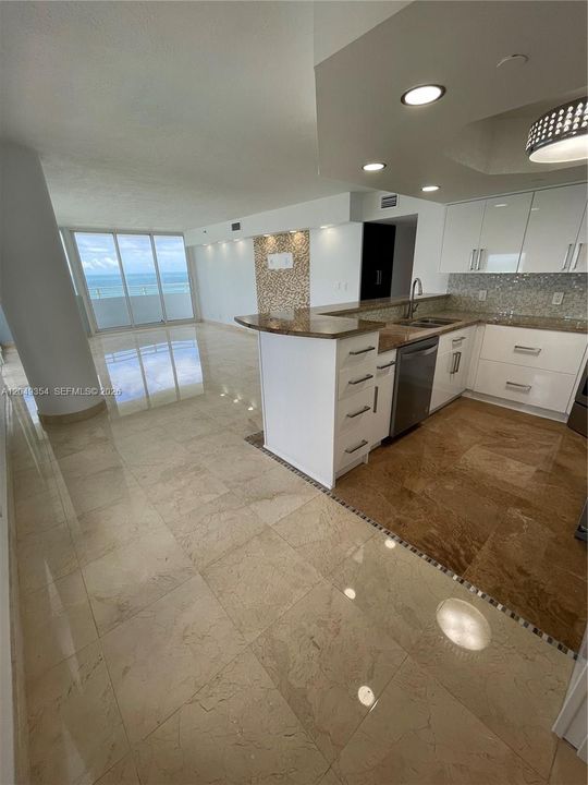 For Rent: $6,500 (2 beds, 2 baths, 1430 Square Feet)