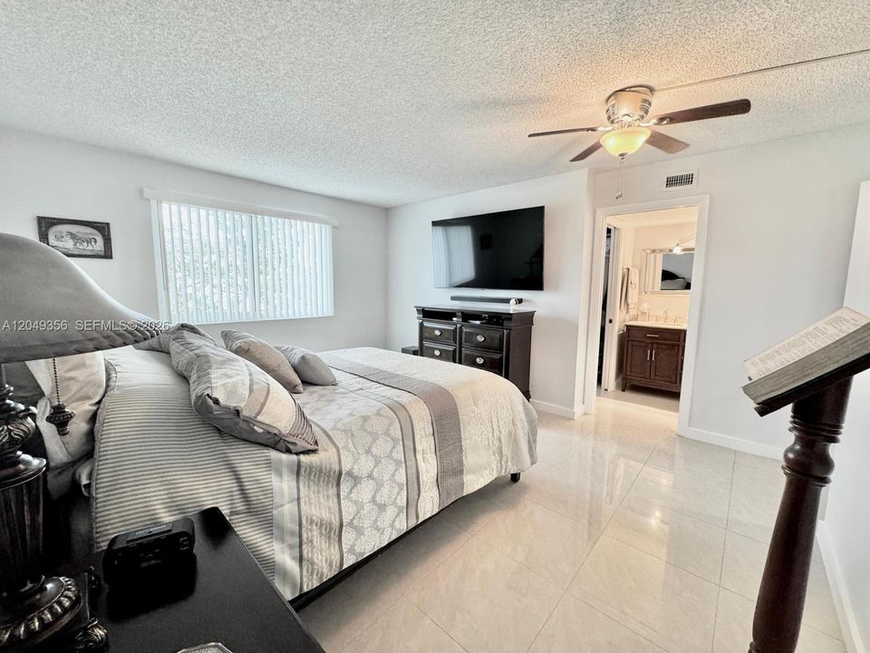 For Sale: $175,000 (2 beds, 2 baths, 1270 Square Feet)