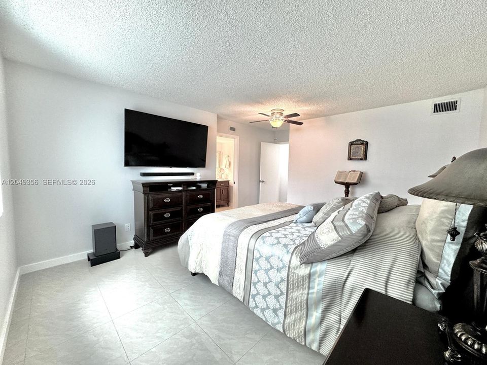 For Sale: $175,000 (2 beds, 2 baths, 1270 Square Feet)