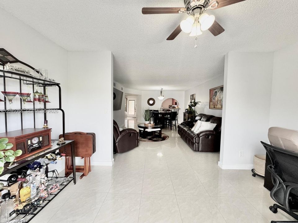 For Sale: $175,000 (2 beds, 2 baths, 1270 Square Feet)