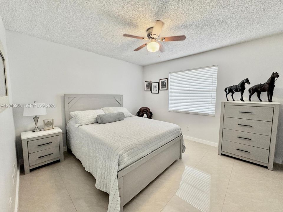 For Sale: $175,000 (2 beds, 2 baths, 1270 Square Feet)
