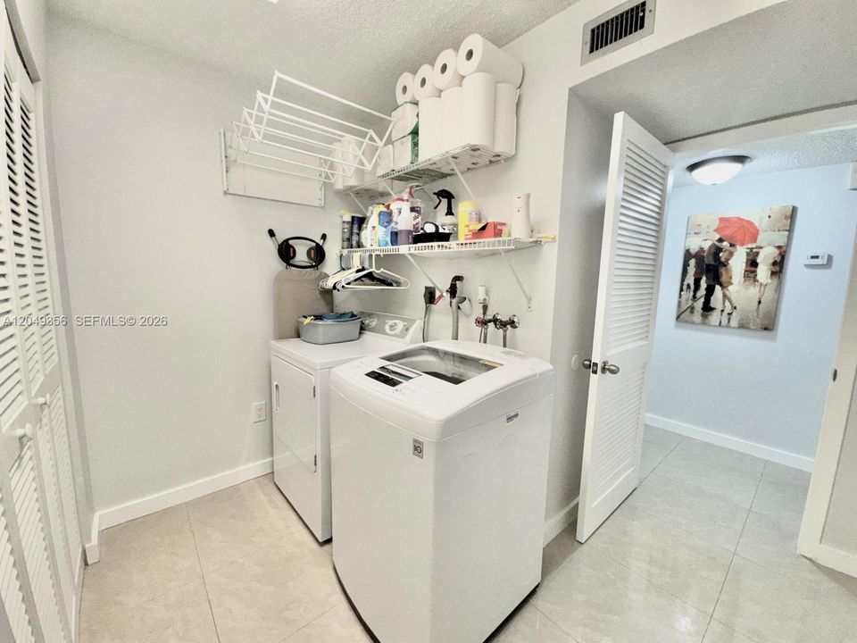 For Sale: $175,000 (2 beds, 2 baths, 1270 Square Feet)