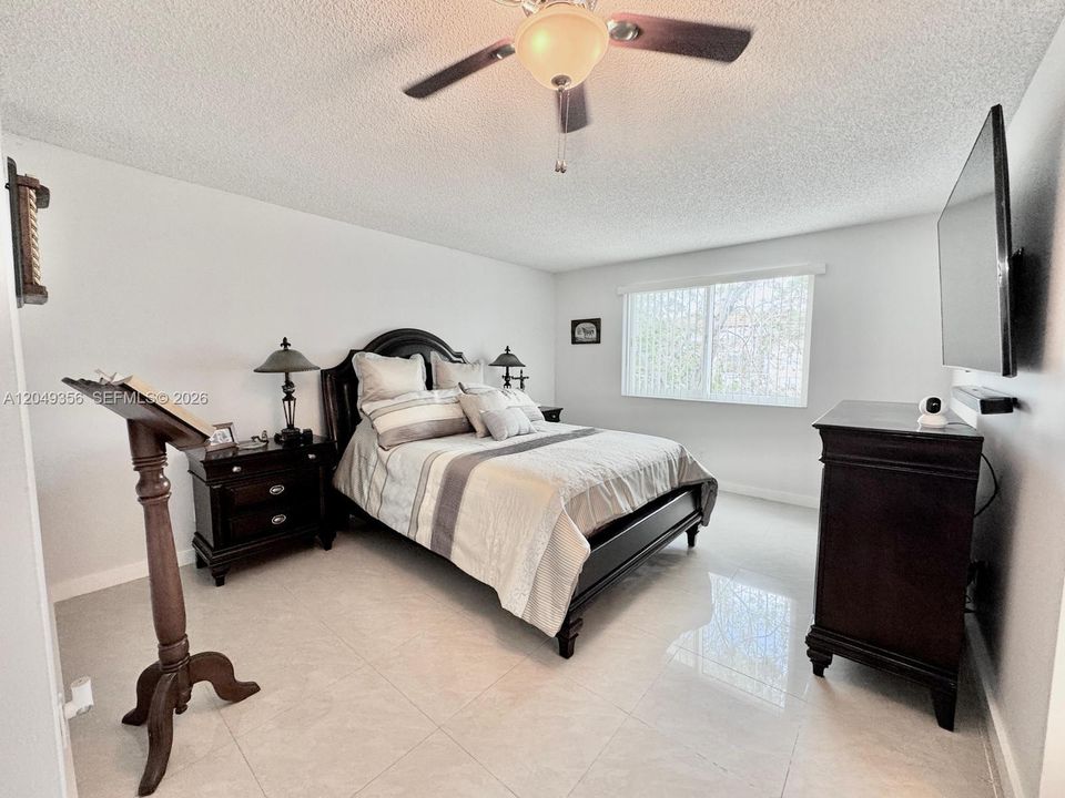 For Sale: $175,000 (2 beds, 2 baths, 1270 Square Feet)