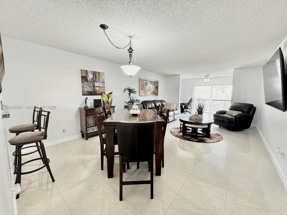 For Sale: $175,000 (2 beds, 2 baths, 1270 Square Feet)