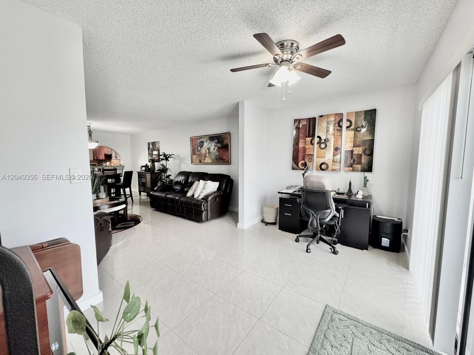 For Sale: $175,000 (2 beds, 2 baths, 1270 Square Feet)