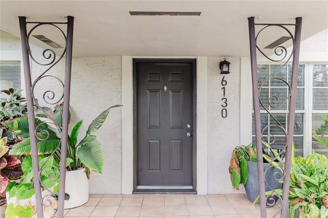 For Rent: $3,000 (3 beds, 2 baths, 1263 Square Feet)