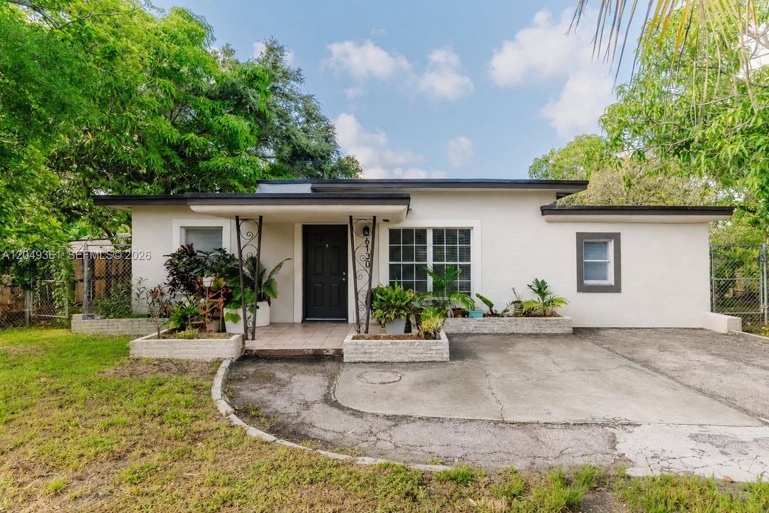 For Rent: $3,000 (3 beds, 2 baths, 1263 Square Feet)