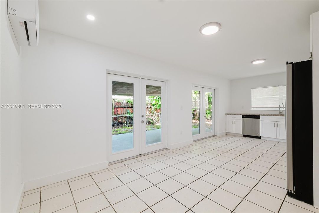 For Rent: $3,000 (3 beds, 2 baths, 1263 Square Feet)