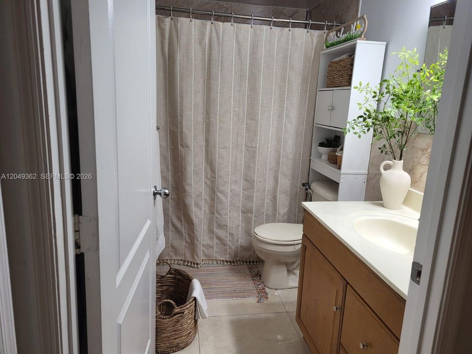 For Rent: $2,850 (2 beds, 1 baths, 1056 Square Feet)
