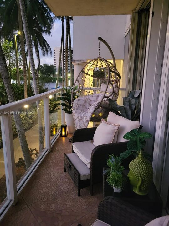 For Rent: $2,850 (2 beds, 1 baths, 1056 Square Feet)