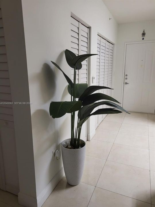 For Rent: $2,850 (2 beds, 1 baths, 1056 Square Feet)