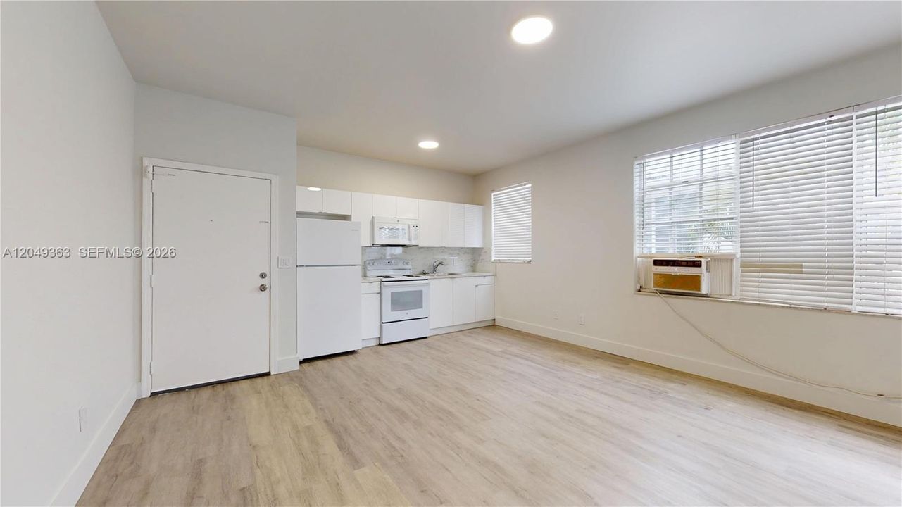 For Rent: $1,900 (1 beds, 1 baths, 450 Square Feet)