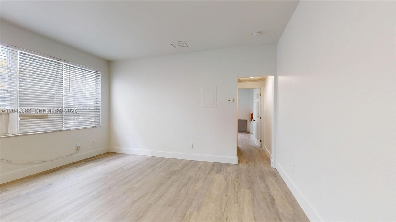 For Rent: $1,900 (1 beds, 1 baths, 450 Square Feet)
