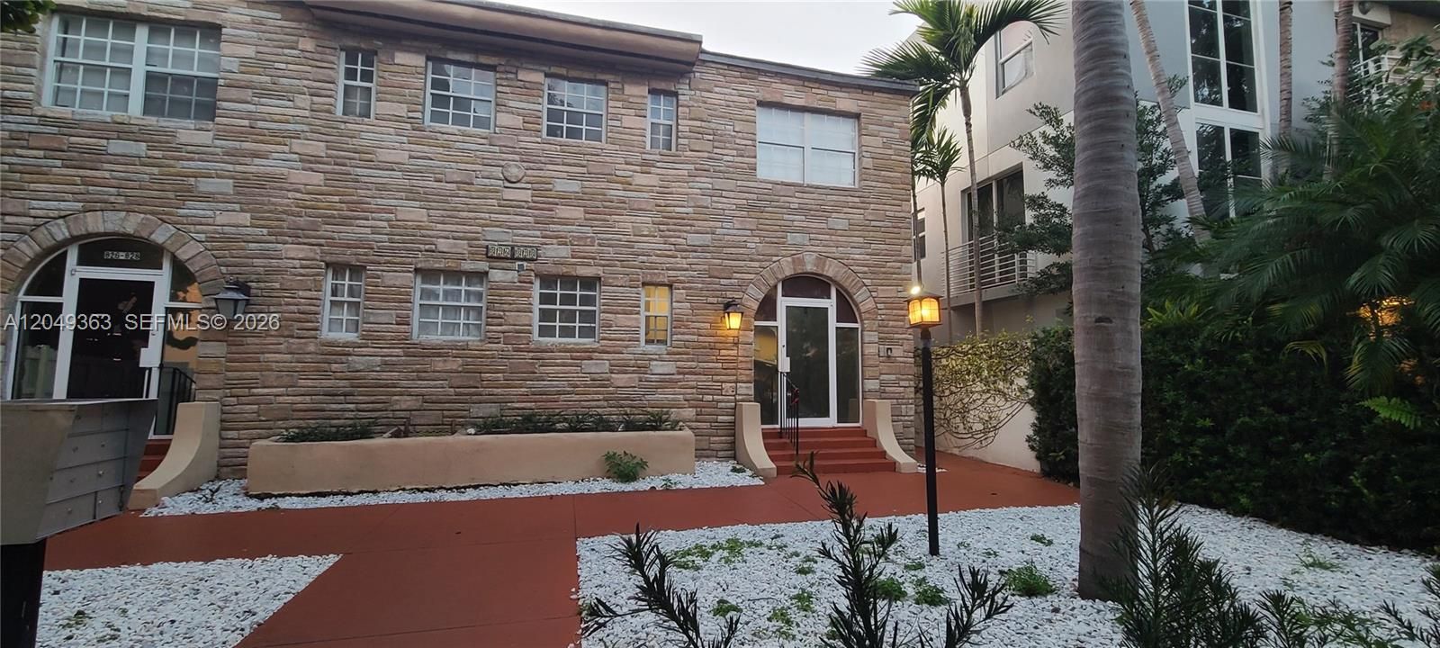 For Rent: $1,900 (1 beds, 1 baths, 450 Square Feet)