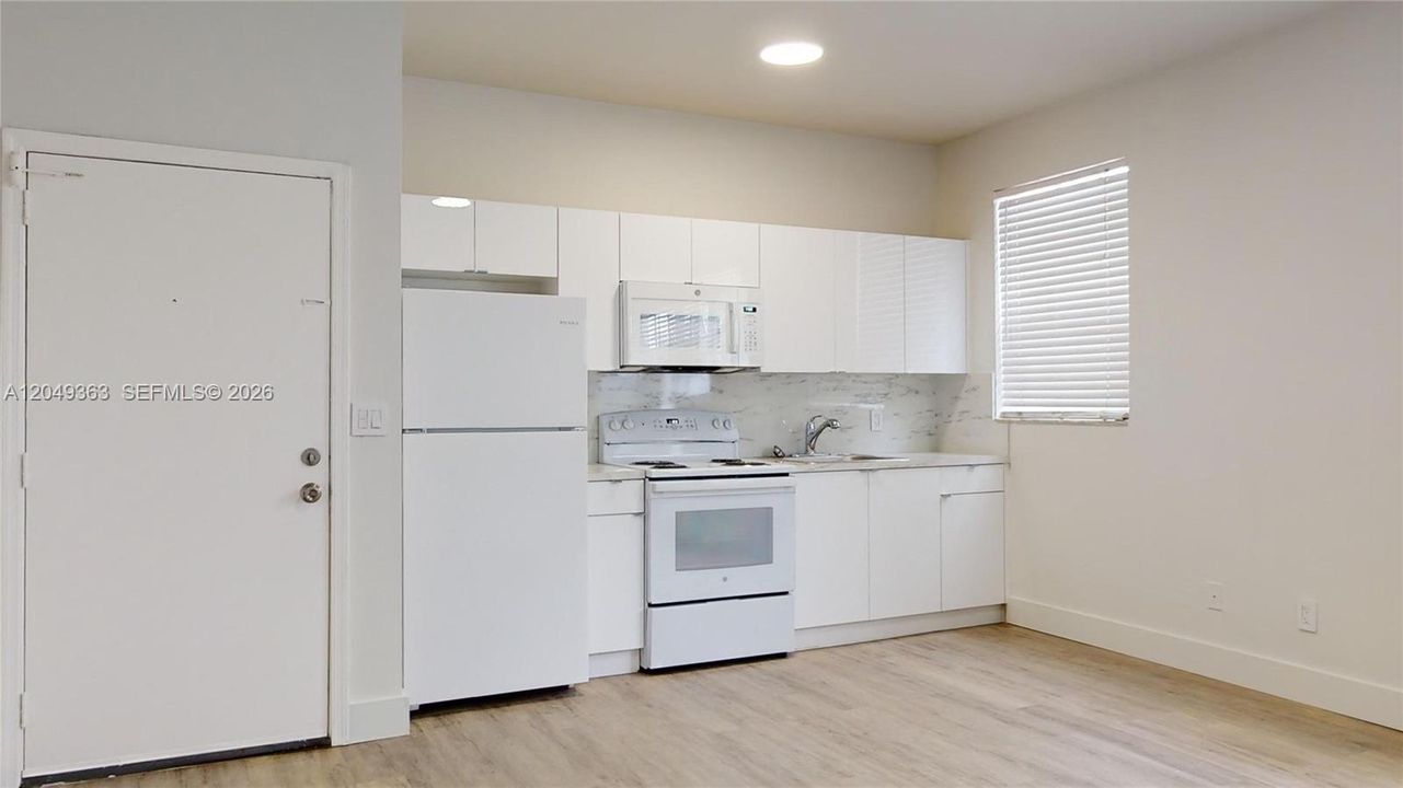 For Rent: $1,900 (1 beds, 1 baths, 450 Square Feet)