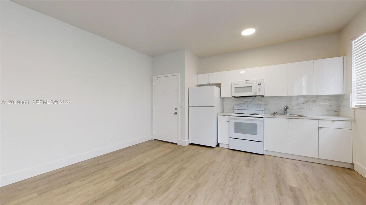 For Rent: $1,900 (1 beds, 1 baths, 450 Square Feet)