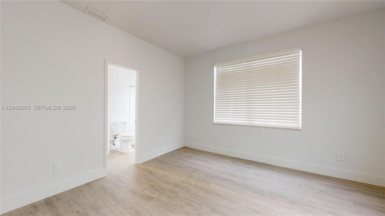 For Rent: $1,900 (1 beds, 1 baths, 450 Square Feet)