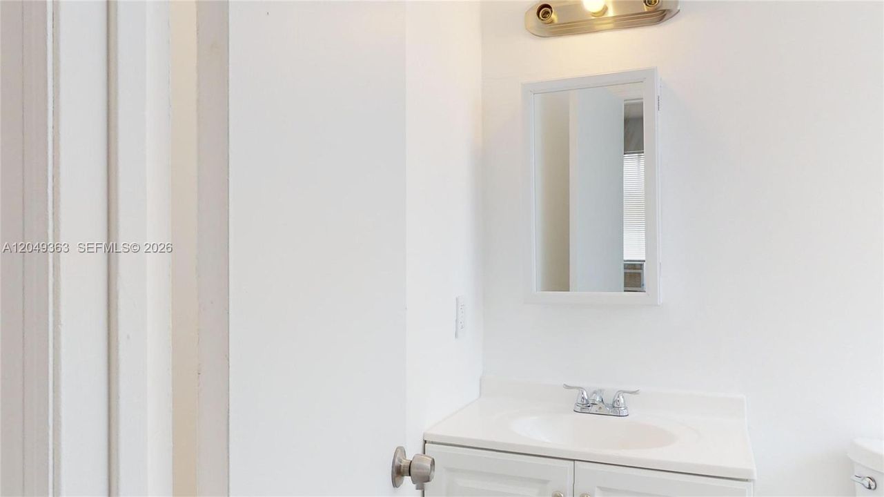 For Rent: $1,900 (1 beds, 1 baths, 450 Square Feet)
