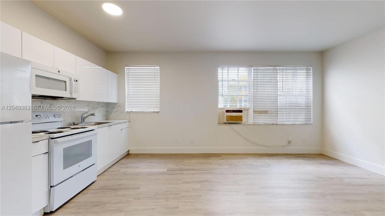 For Rent: $1,900 (1 beds, 1 baths, 450 Square Feet)
