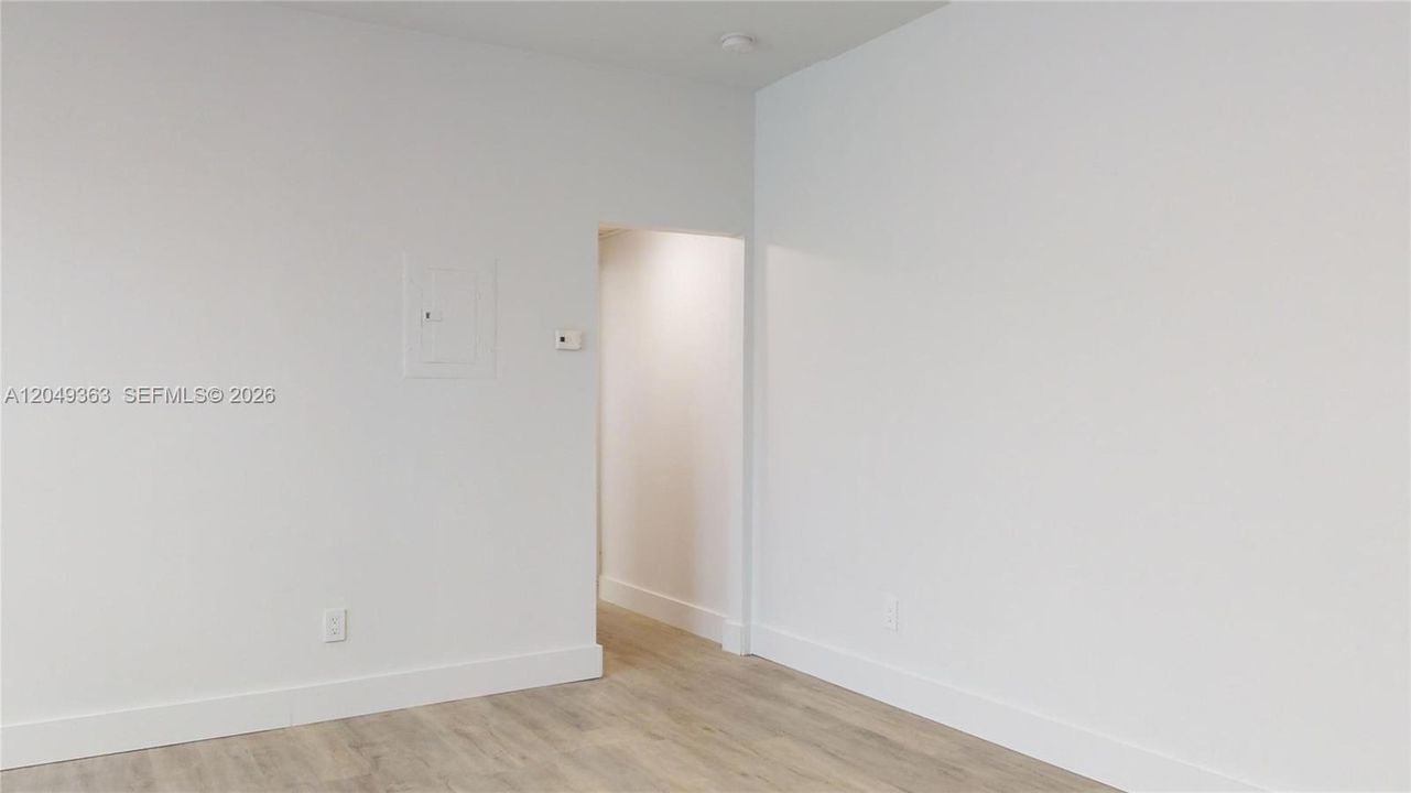 For Rent: $1,900 (1 beds, 1 baths, 450 Square Feet)